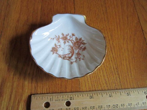 LIMOGES Porcelain Trinket Dish Shell Shaped w/ Flower, Pheasant Red Gold Trim 4" - Picture 3 of 9