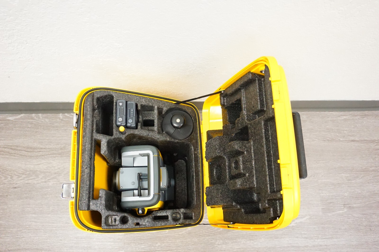 Trimble RTS555 5" DR WLAN Robotic Total Station w/LM80 Layout for MEP