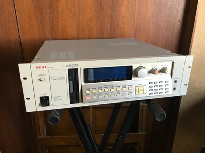 Akai S3200 16-bitowy profesjonalny stereofoniczny cyfrowy sampler 