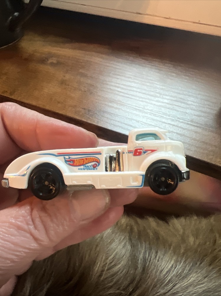 Hot Wheels White Mig Rig 1:64 Scale Diecast Toy Car Model Mattel