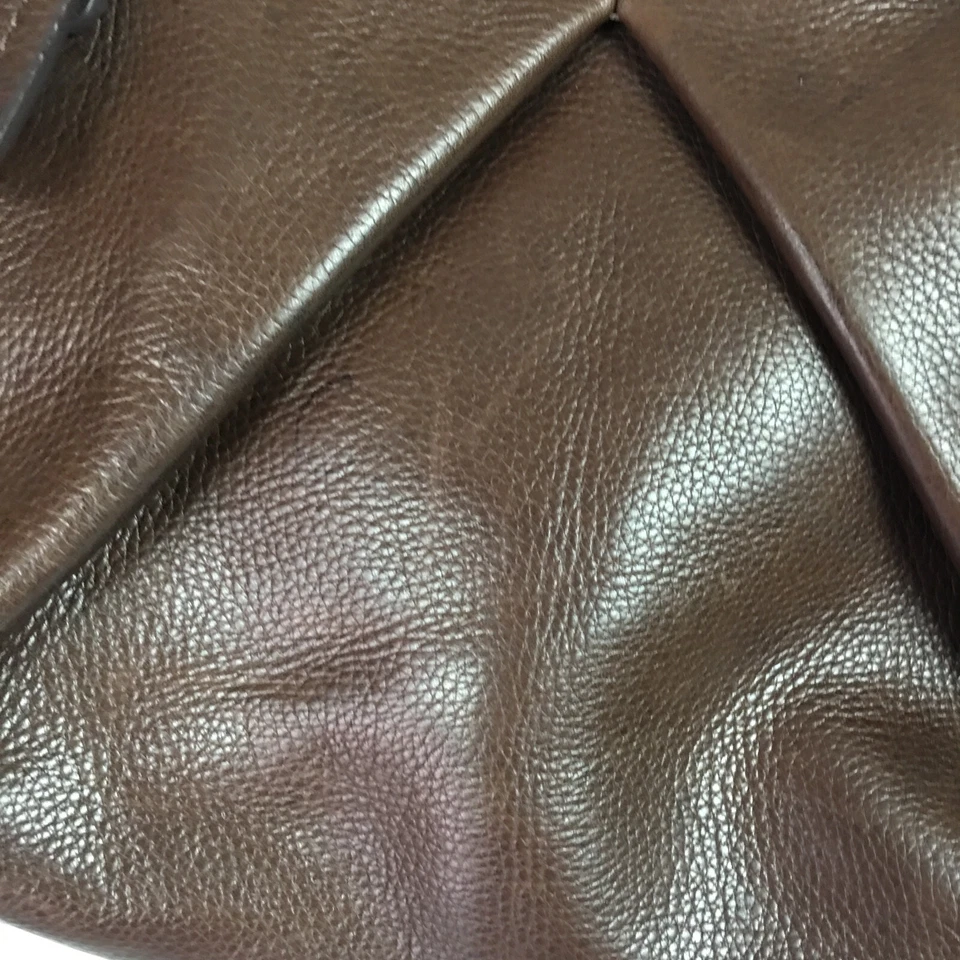 Bolso de Hombro Perlina Cuero Marrón Plisado Bolso de Mano Cartera Tono Dorado Hebilla Herrajes Foto 2 de 4