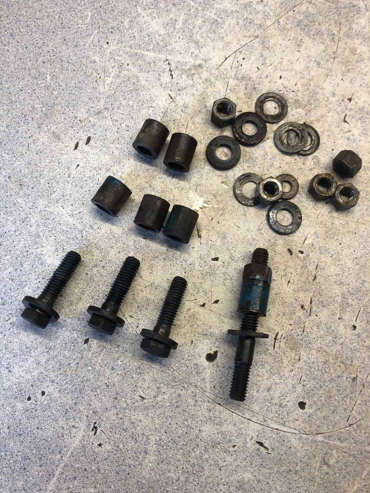 福特 LGT-125 拖拉机 Kohler K301 气缸盖螺栓/螺母 — 第 2/3 张图片