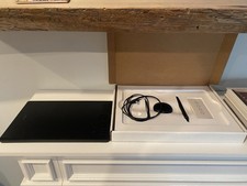 Wacom Intuos Pro Medium PTH-660 Creative Pen Tablet w/ Pro Pen 2 TESTED
