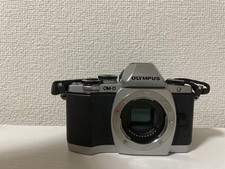 OLYMPUS OM-D E-M10