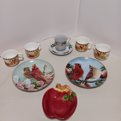 Cardinal Bird Lot: 2 Danbury Mint Plates Bob Travers, 4 Cypress Cups, Holly Set