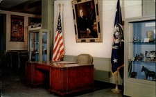 Hyde Park New York President Franklin Roosevelt Library desk ~ postcard sku053