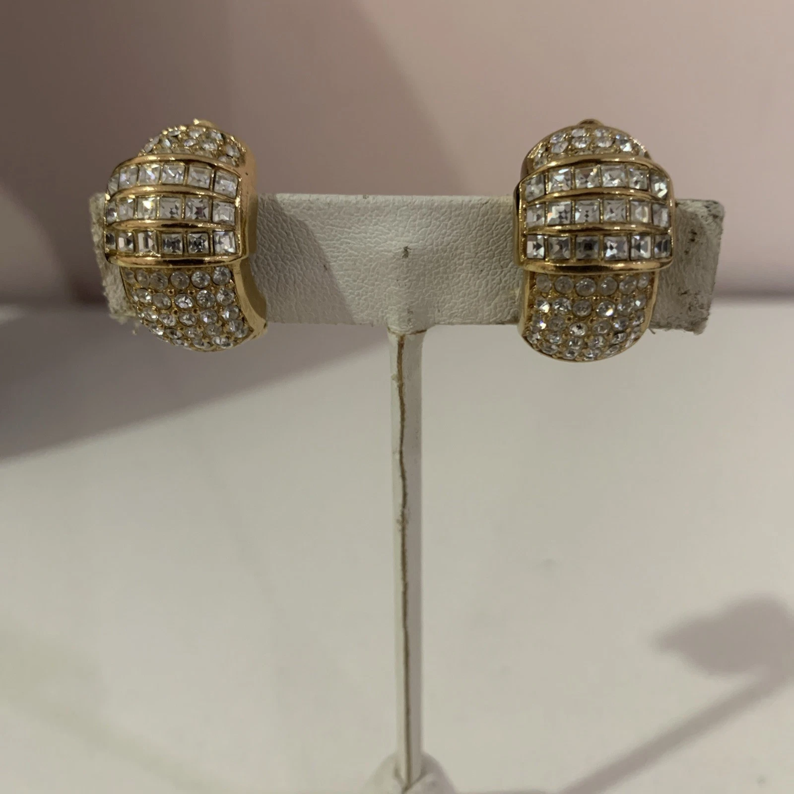 BOUCLES D'OREILLES CLIPS VINTAGE SIGNÉES ? CHRISTIAN DIOR ? STRASS PAVÉS DORÉS