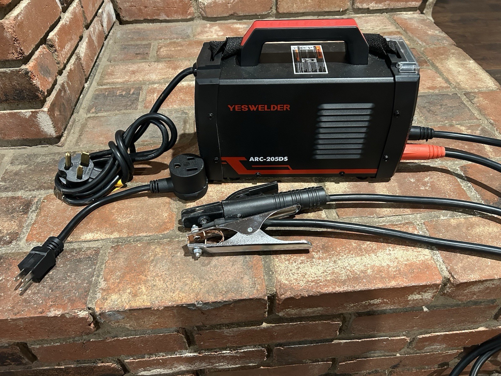 YESWELDER ARC-205DS 205A Dual Voltage 110/220 Stick