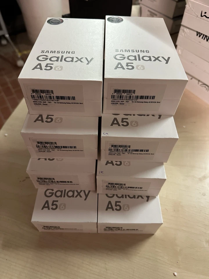 Samsung Galaxy A5 (2016) - 16GB - Oro - Immagine 3 di 3