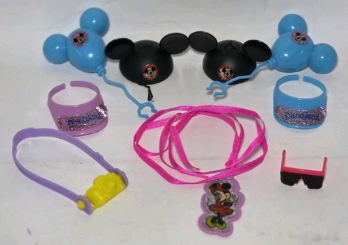 Vintage Barbie THE HEART FAMILY Visit DISNEYLAND Replacement Accessories    (T3)
