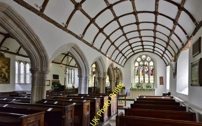 Foto 12x8 Golant, St. Samson Kirche: Blick ins Kirchenschiff von Süden um 2016