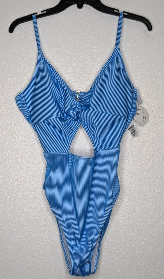 Traje de baño Decree para mujer junior cabaña azul a rayas de una pieza talla grande $64 Foto 4 de 4