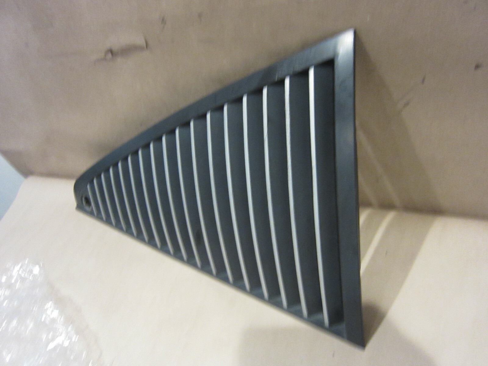 Ferrari 208-308 - RH Rear Grille - P/N 60336203