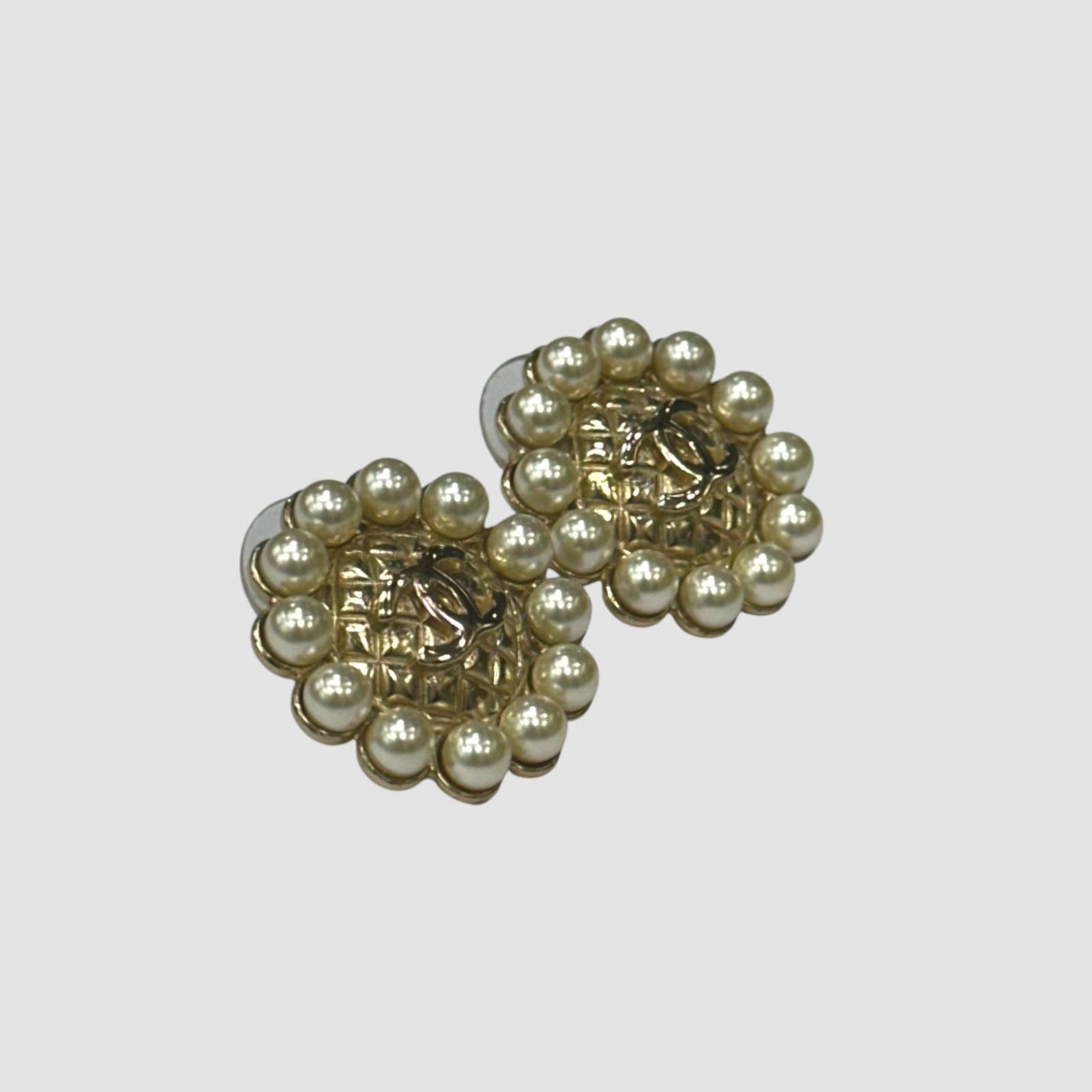 CHANEL Earring with Glass Pearl Details 151943673 thumbnail 6