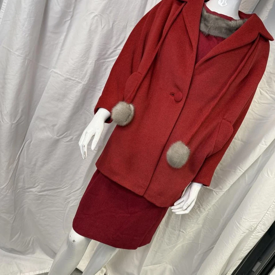 De Colección Lesur Paris Utah Mills Conjunto de Vestido y Chaqueta de Navidad con Borde de Piel Roja Años 50 M Raro Foto 2 de 4