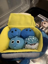 Disney Tsum Tsum Finding Dory Tote With 4 Mini Plush- 2016 Exclusive RARE Nemo