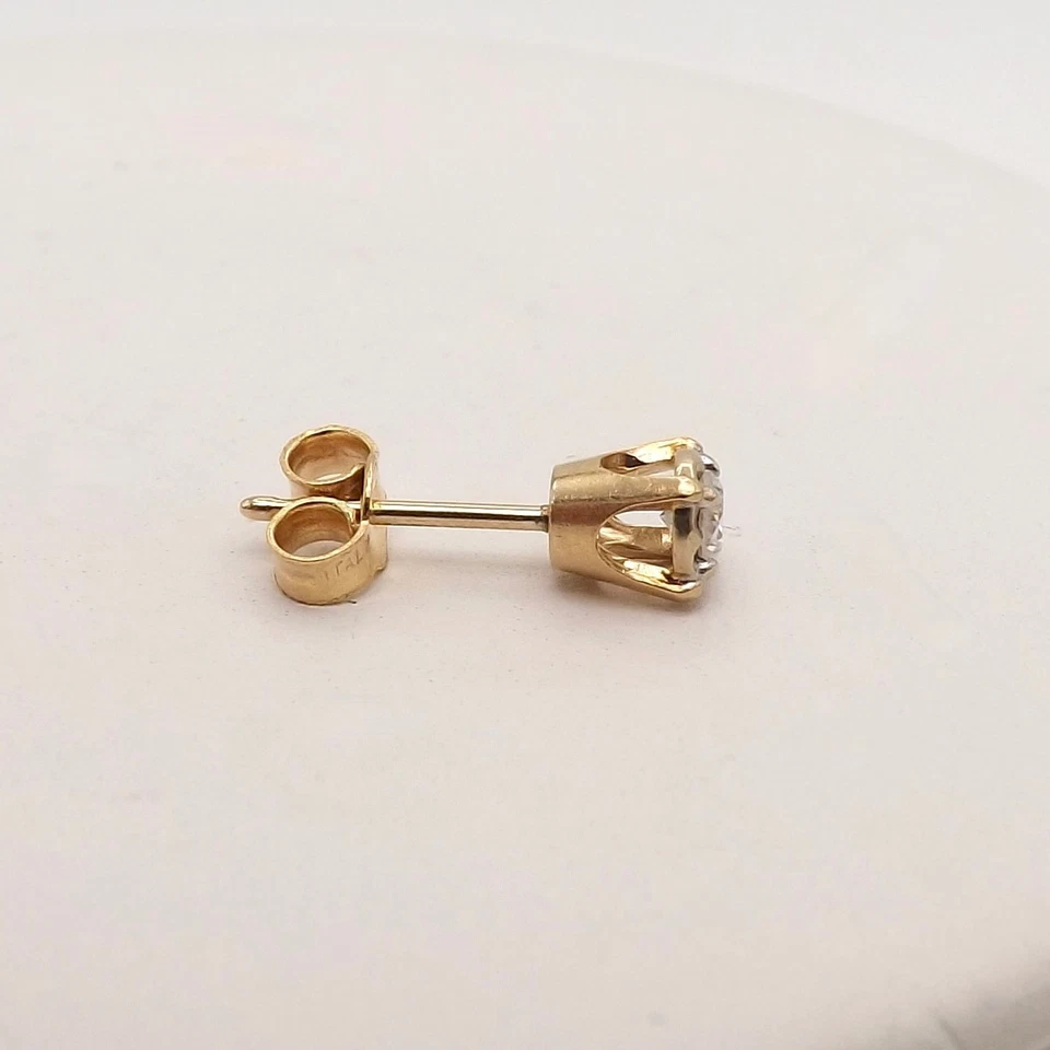 Conjunto de aretes individuales de diamante natural con ilusión de oro macizo de 14k uno Foto 4 de 4