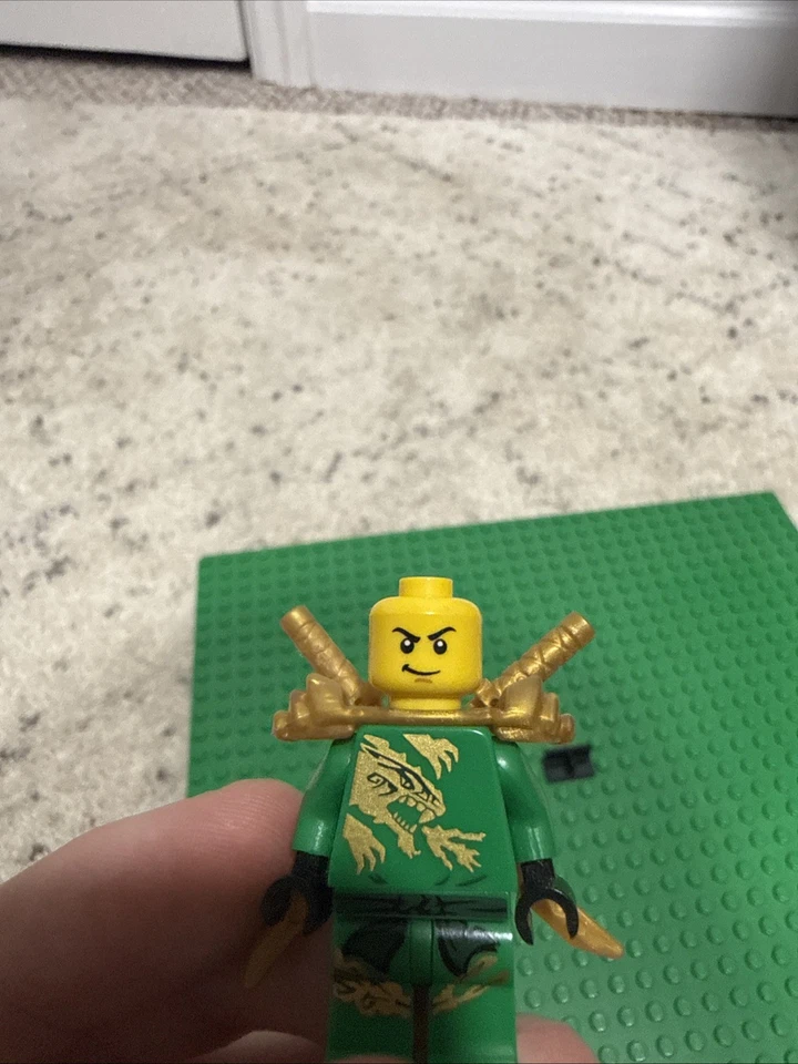 Lloyd DX Ninjago LEGO Minifigure Near Mint - Image 4 of 4