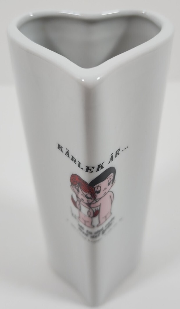 Kärlek Är 1970 United Feature Syndicate Heart Vase | eBay