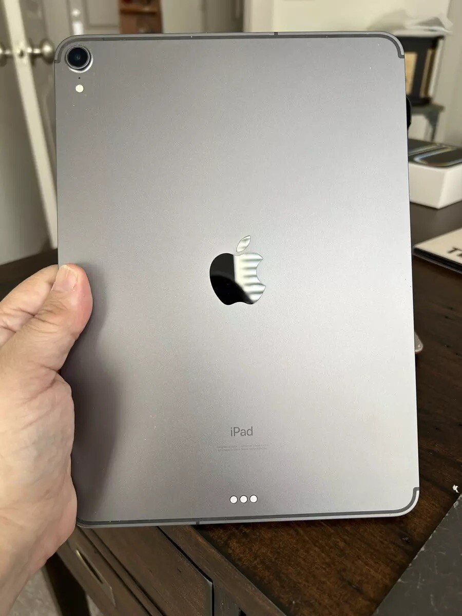 Apple iPad Pro 1TB, Wi-Fi, 11in - Space Gray - No Scratches