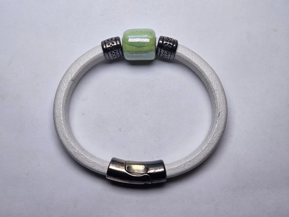 Pulseira de couro sálvia branca 8"" - Imagem 4 de 4