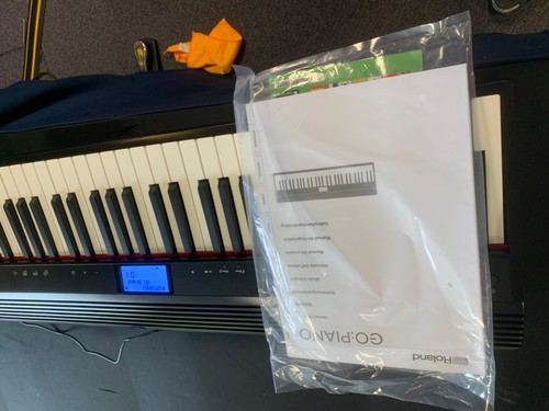 Roland Go 61-key Digital Piano Electronic Keyboard Inc Roland Case + Music rest - Picture 5 of 9