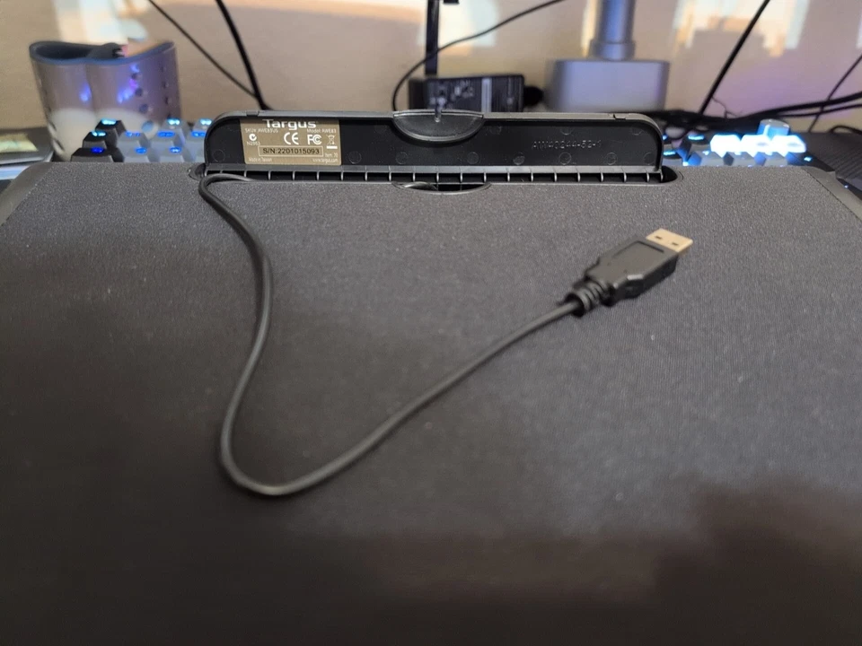 Targus 17" Doble Ventilador Lap Chill Mat AWE83US Foto 2 de 2