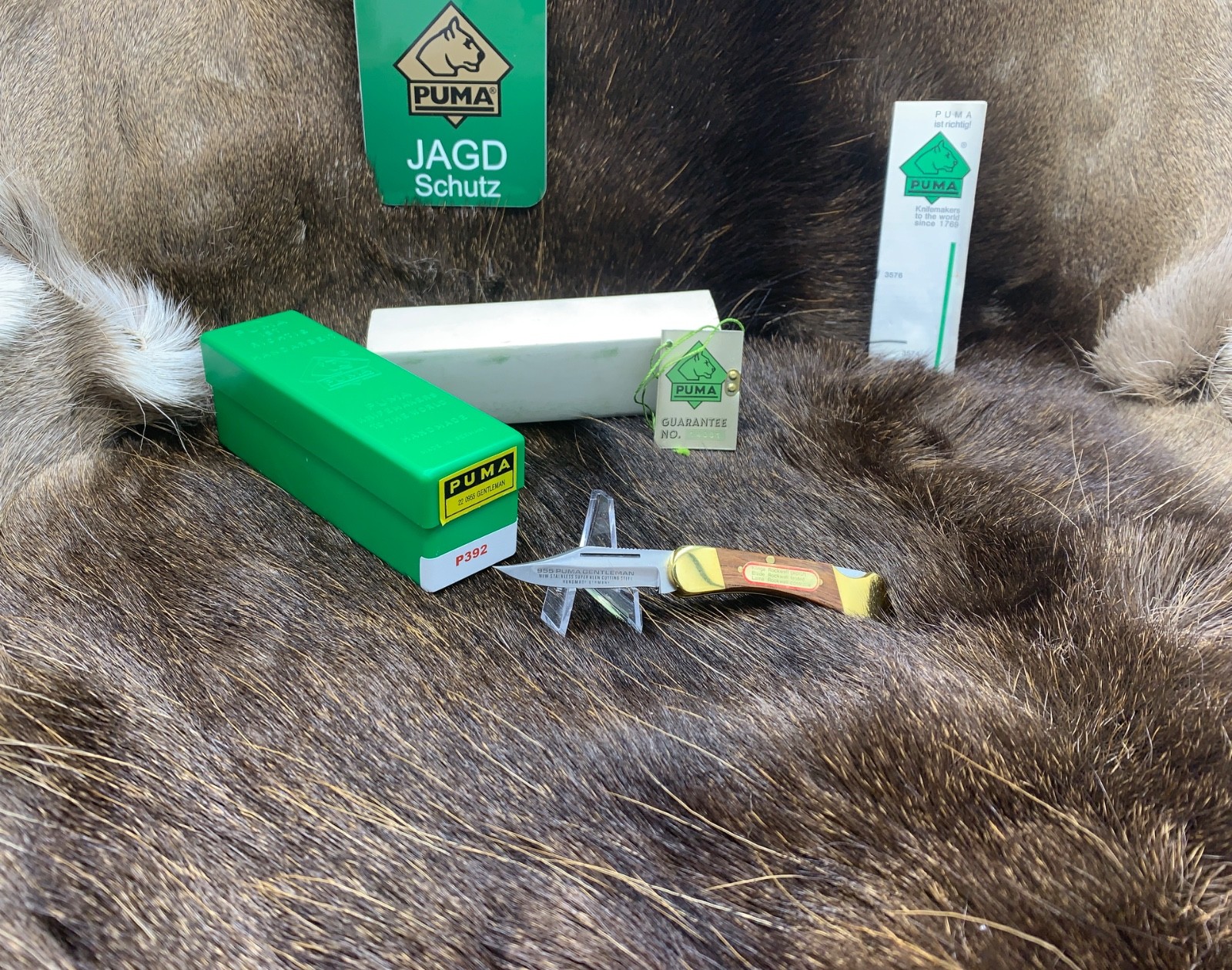 1980 Puma 0905 Gentleman Knife Jacaranda Handles Green / Yellow Box Mint + Tag