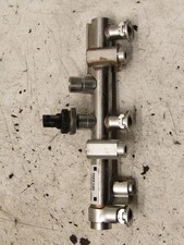 Nissan Juke II F16 2021 Kraftstoffverteiler Einspritzleiste Verteilerrohr Benzin