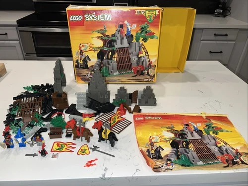 LEGO Castle 6076 Dark Dragons Den VINTAGE w/instructions and Box. Incomplete