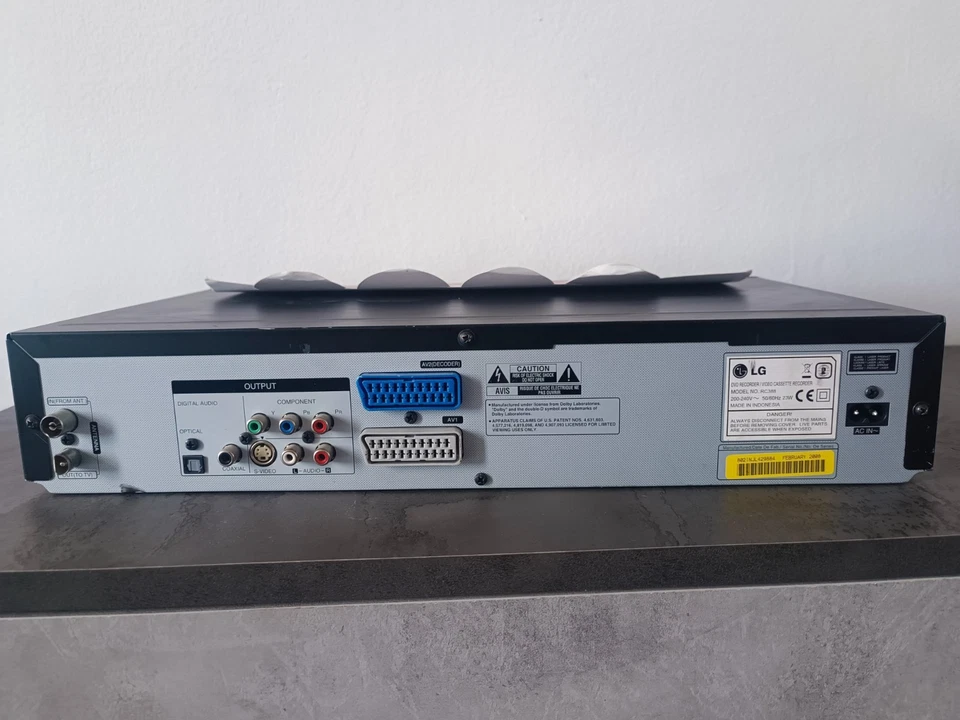 LG RC388/Bitalk– Lettore/Registratore Combinato DVD VHS – Hi-Fi Stereo –... - Immagine 3 di 4