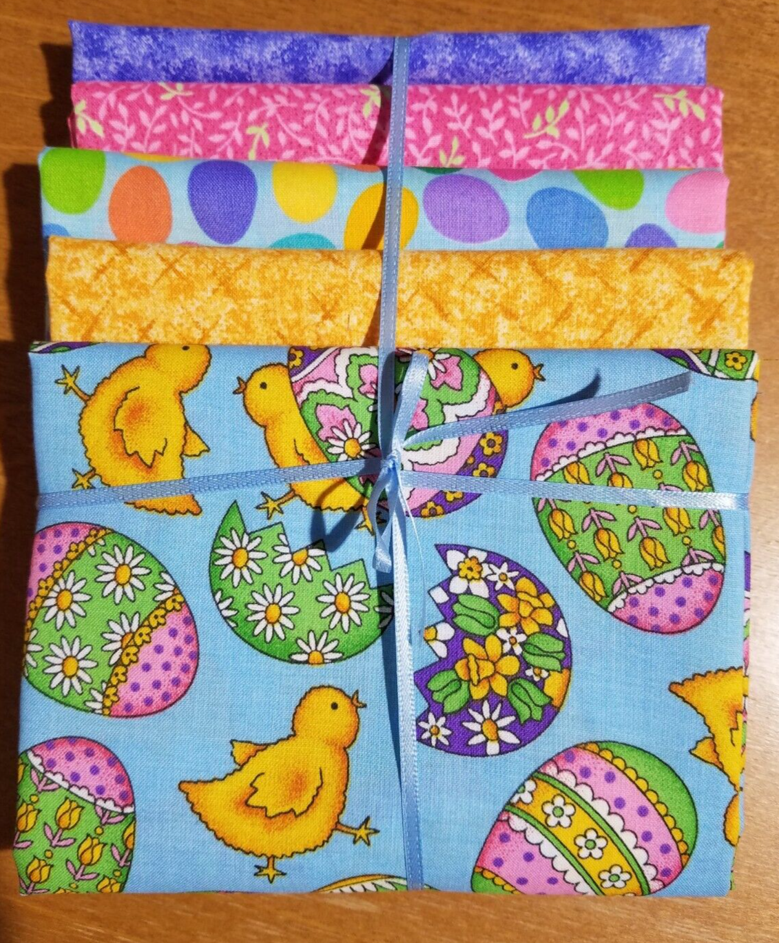 VTG Easter Fat Quarter Bundle of 5 Cotton Fabrics with Chicks Jelly Beans Easter Eggs Design New