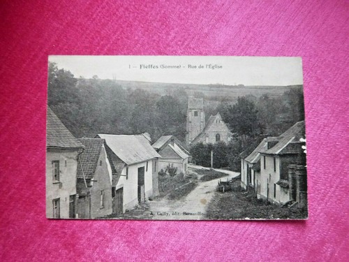Ancienne carte postale -Fieffes (Somme) -Rue de l'Eglise (Romane)- Charrette - Imagen 1 de 2