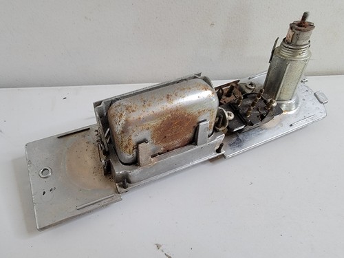 69-70 Chrysler Imperial Right Rear Window Switch Door Lock Assembly OEM 2878552 - Picture 13 of 21