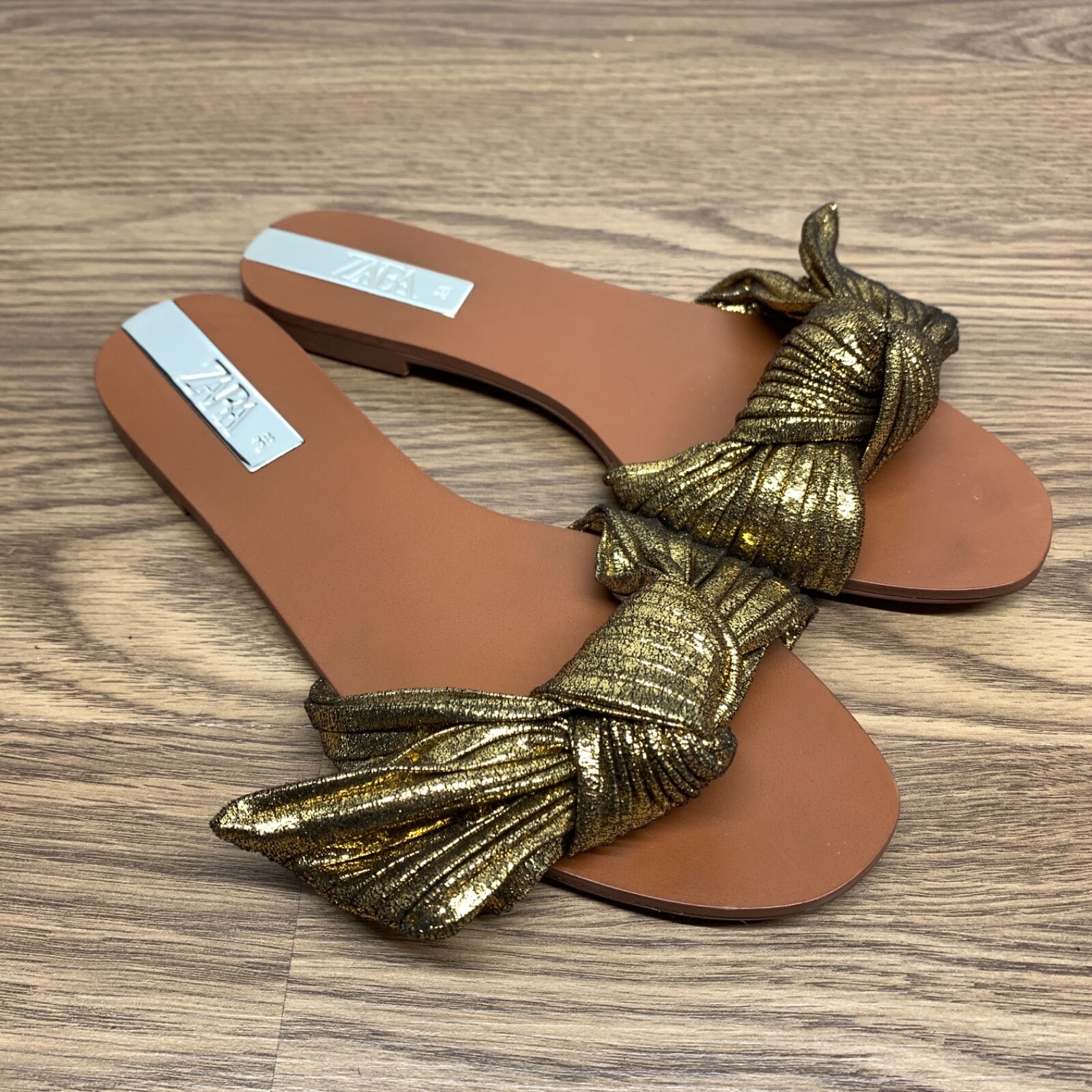 PANTOFOLA D’ORO Sandali piatti fiocco oro metallizzato donna 38 7 5 ZARA marrone punta aperta slide ciabatte
