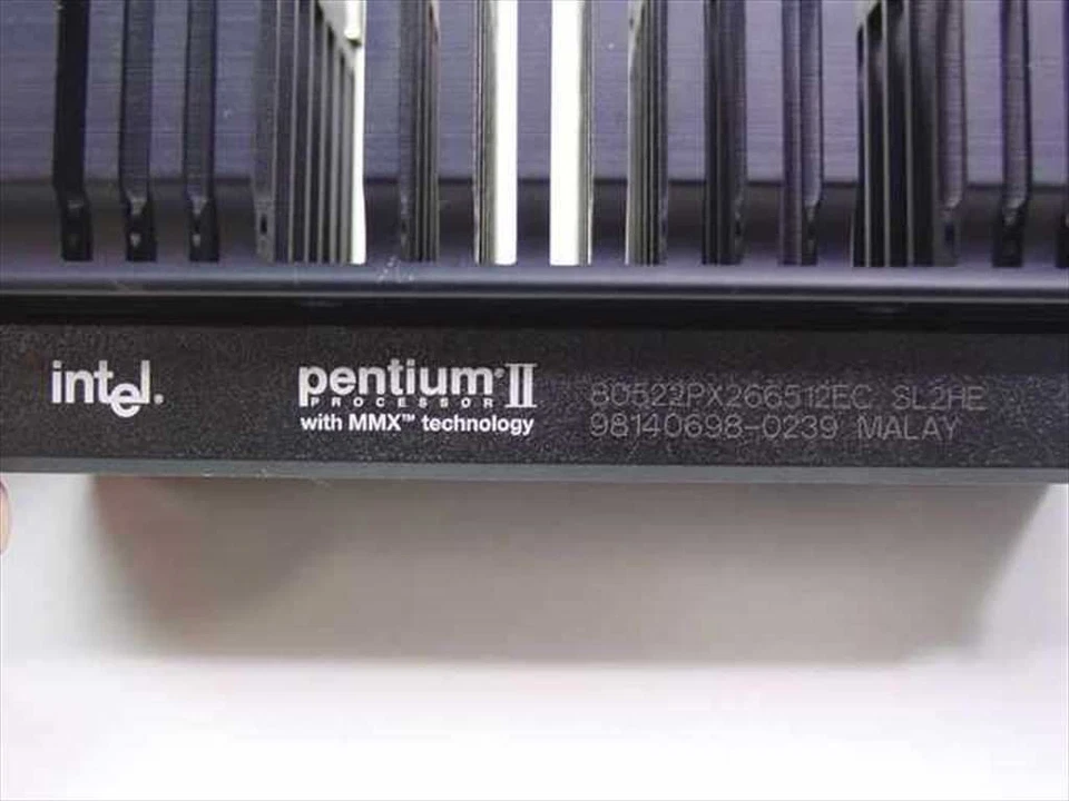 Intel SL2HE 266MHz CPU Pentium 2 Slot 1 Processor 266MHz/512KBCache/66MHz - Image 3 of 3