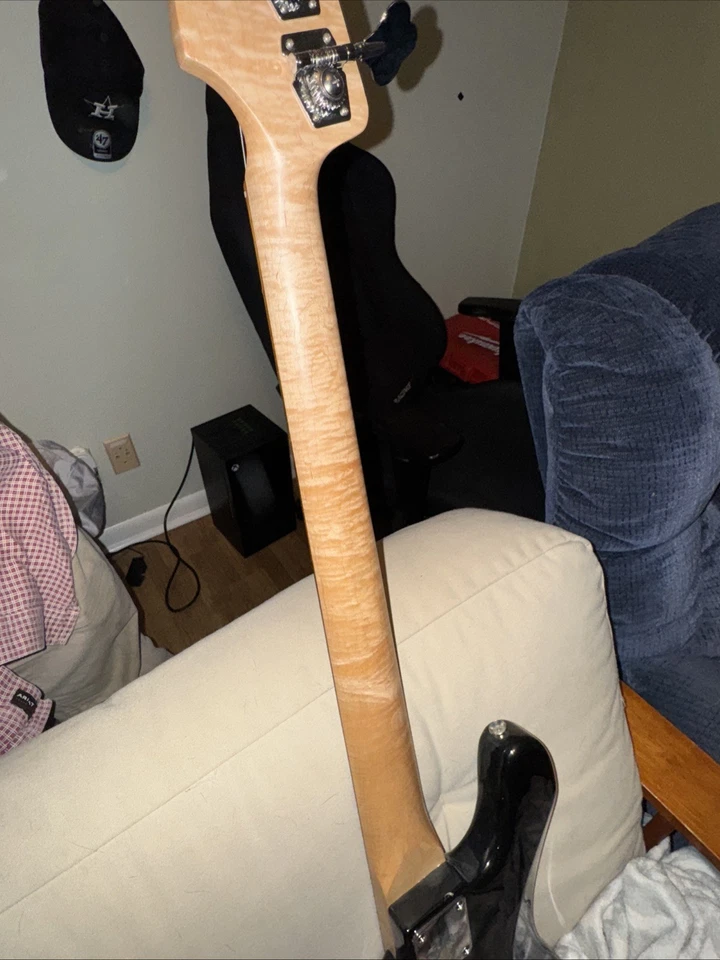 Squire P бас пламенный кленовый гриф - Изображение 2 из 3