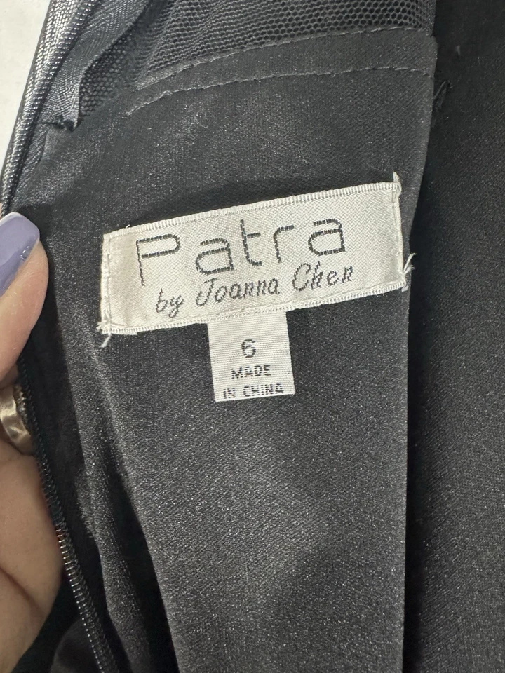 Patra Joanna Chen Vestido de Noche Negro Adornado Cuello y Mangas Cremallera Cuello Talla 6 Foto 3 de 4