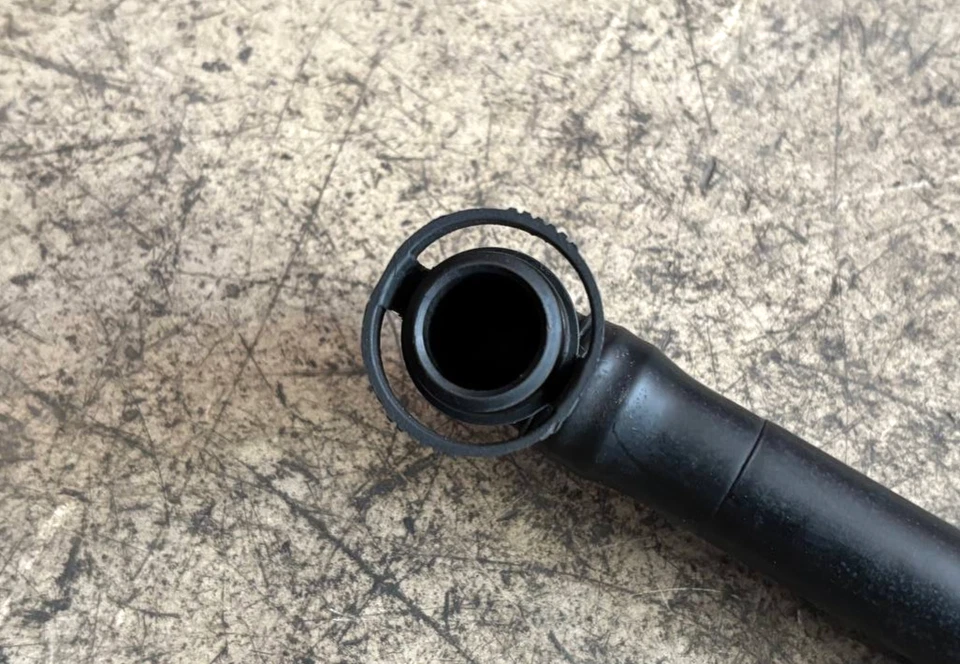 Tubo de conexión manguera Audi A4 B5 V6 tubo 078133817E bomba de aire secundaria Foto 2 de 4