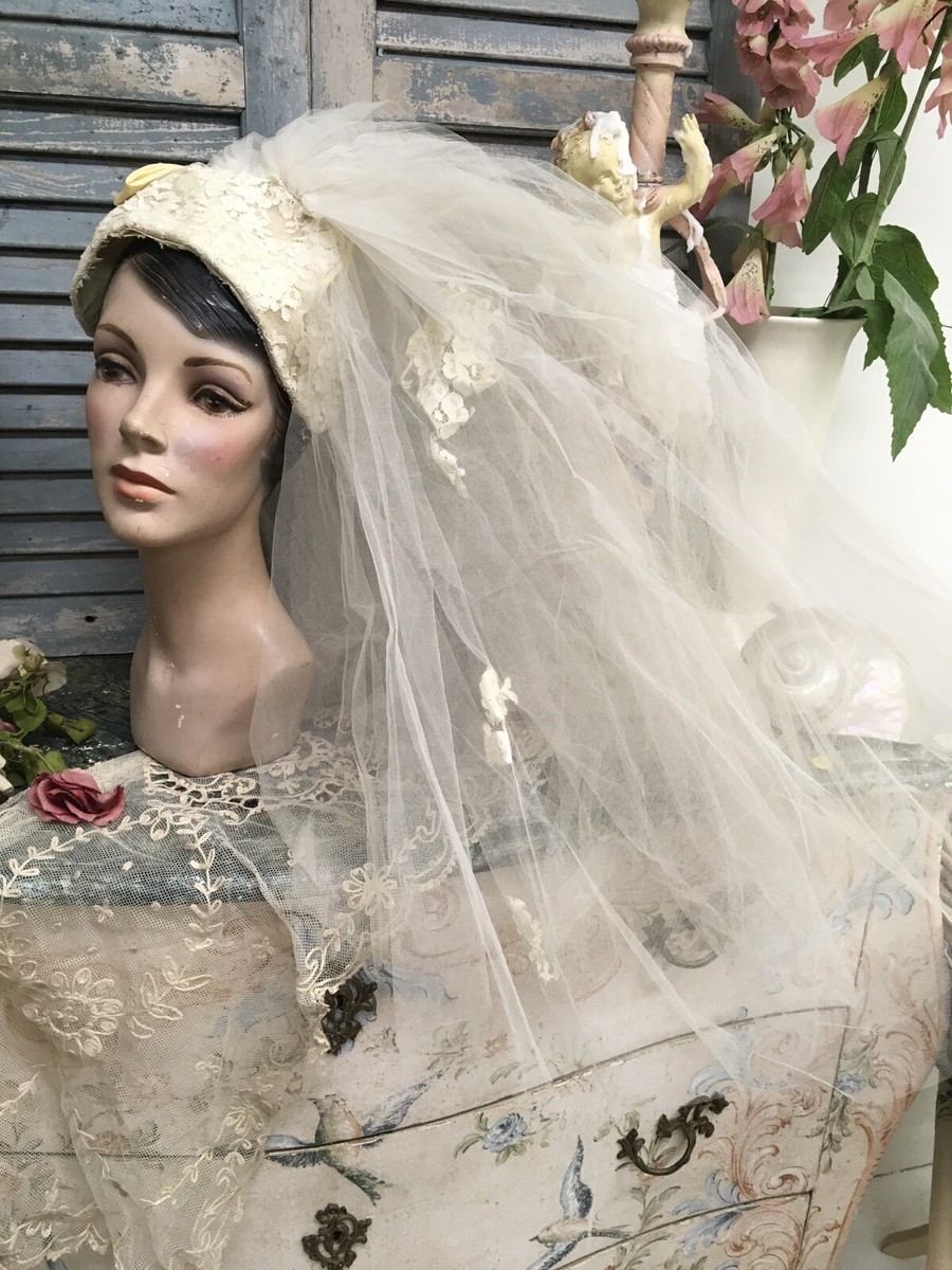 【中古】 Veiled and Unveiled in Chechnya and Daghestan/HURST &amp; CO/Iwona Kaliszewska 41B1yWd--GL._AC_SY200_QL15_.jpg