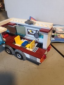 Lego City 4435 Car & Caravan 100% Complete
