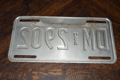 VINTAGE! U.S.A. GOVERNMENT LICENSE PLATE IN ORIGINAL CONDITION - Antique! - Picture 2 of 2