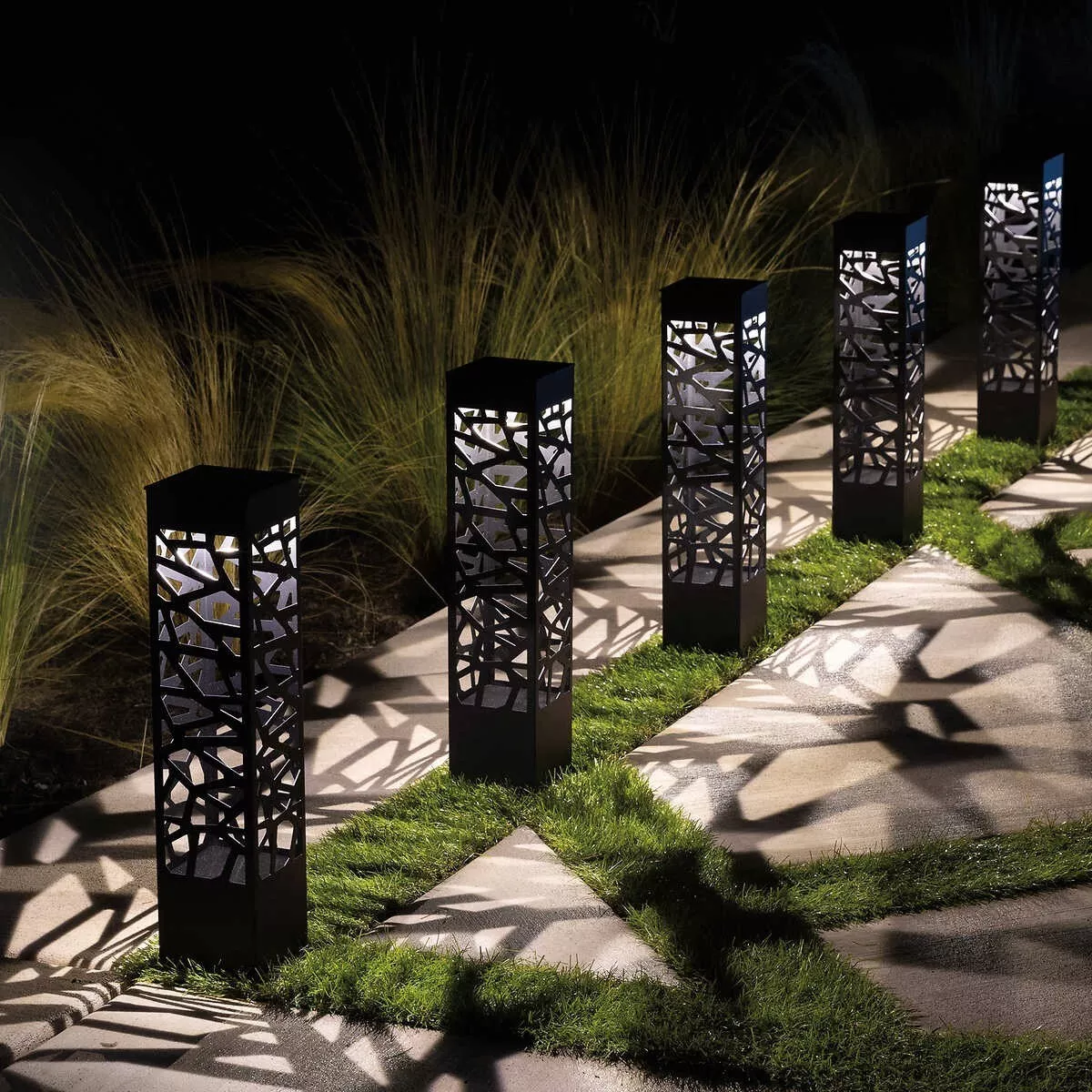 Tommy bahama solar pathway lights deals