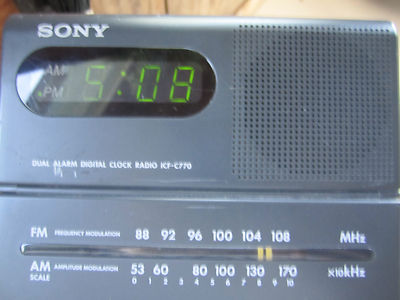 Radio Réveil Sony ICF-C770 Vintage - Double Alarme FM, Affichage Digital - Fonctionne
