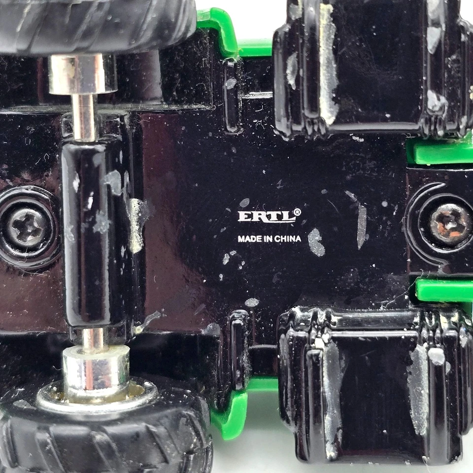 ERTL/JOHN DEERE Collaboration Dump Truck 1:32 ~ ERTL Ford Bulk Tank Hauler VTG  - Image 4 of 4