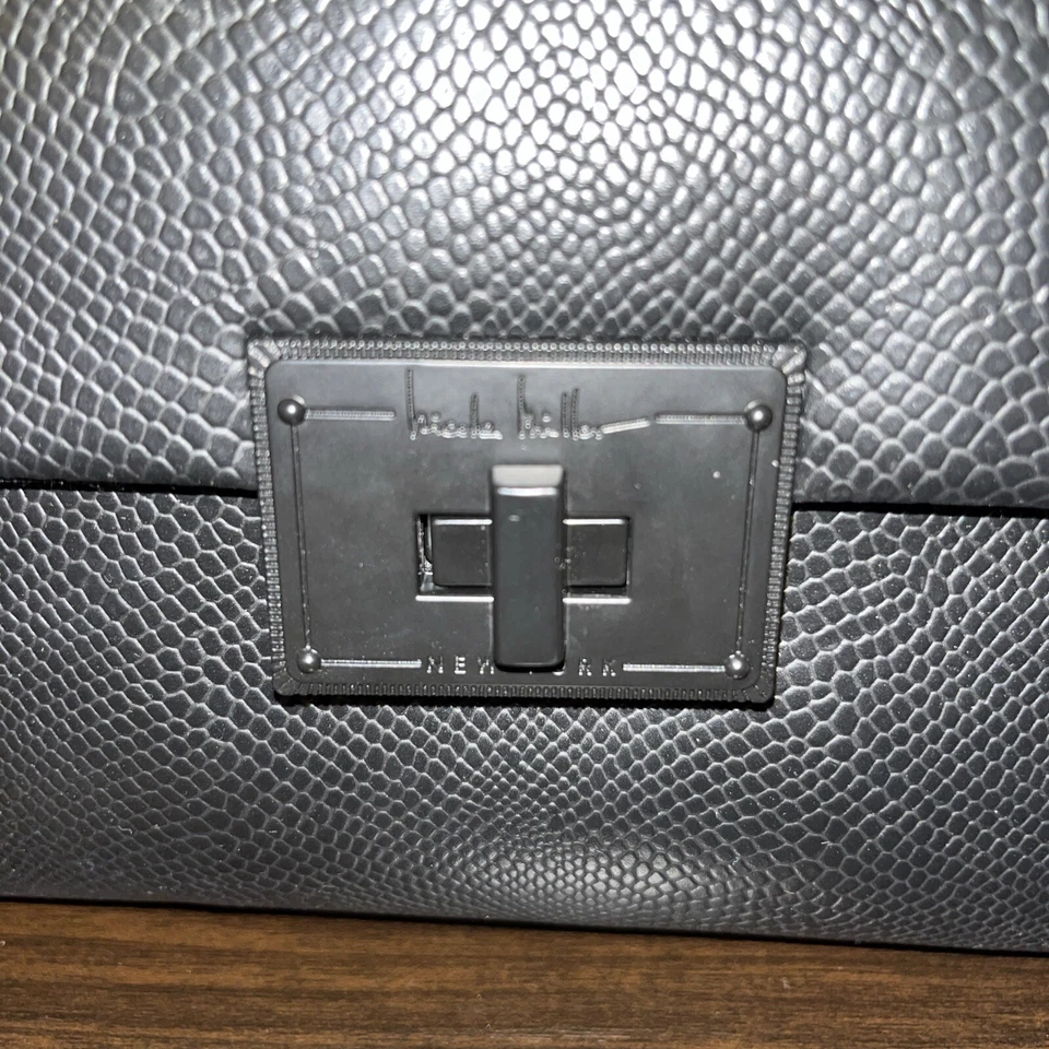 Bolsa tiracolo Nicole Miller estampa de réptil preta alça corrente nova com etiquetas $60 - Imagem 2 de 4