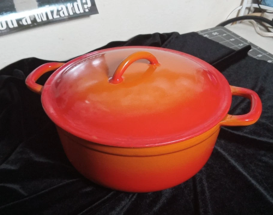 DESCOWARE Flame Enamel Round Dutch Oven Cast Iron Pot w/Lid 8” d- FE 6 -Belgium