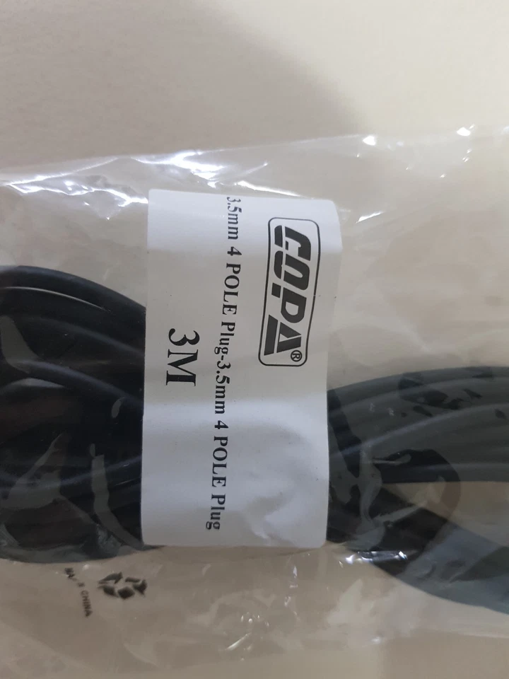 Cable auxiliar macho a macho de 3,5 mm 3M enchufe de 4 polos Foto 2 de 4