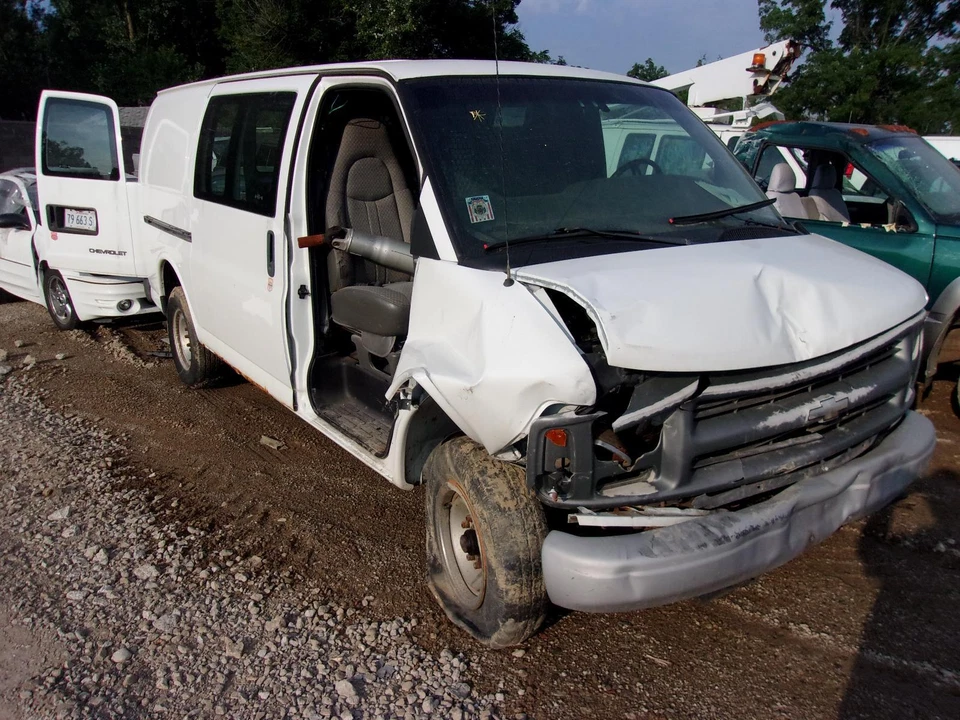 Used Rear Drive Axle Assembly fits: 2002 Chevrolet Express 2500 van semi-floatin Foto 4 de 4