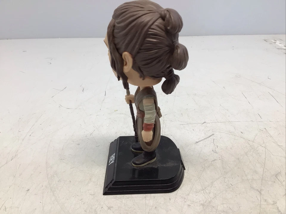Bobblehead de vinilo REY Star Wars Force Awakens 6" de alto Foto 2 de 4